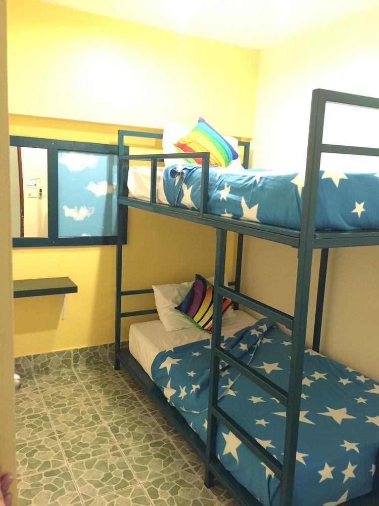 Tid Tarad Hostel HHQ Buitenkant foto