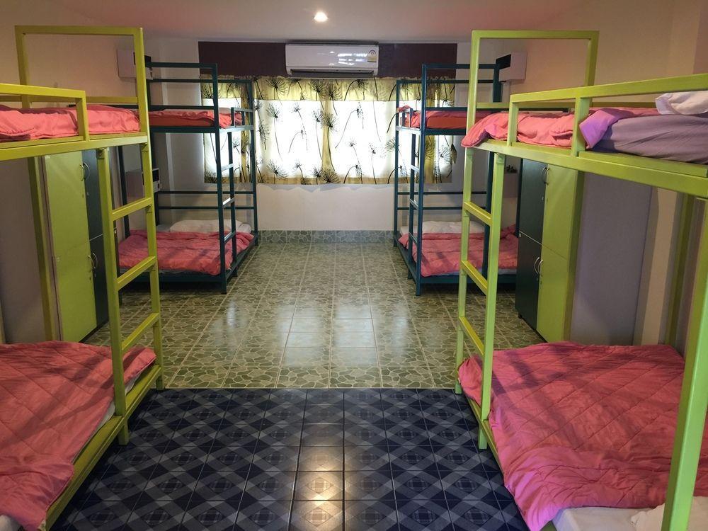 Tid Tarad Hostel HHQ Buitenkant foto