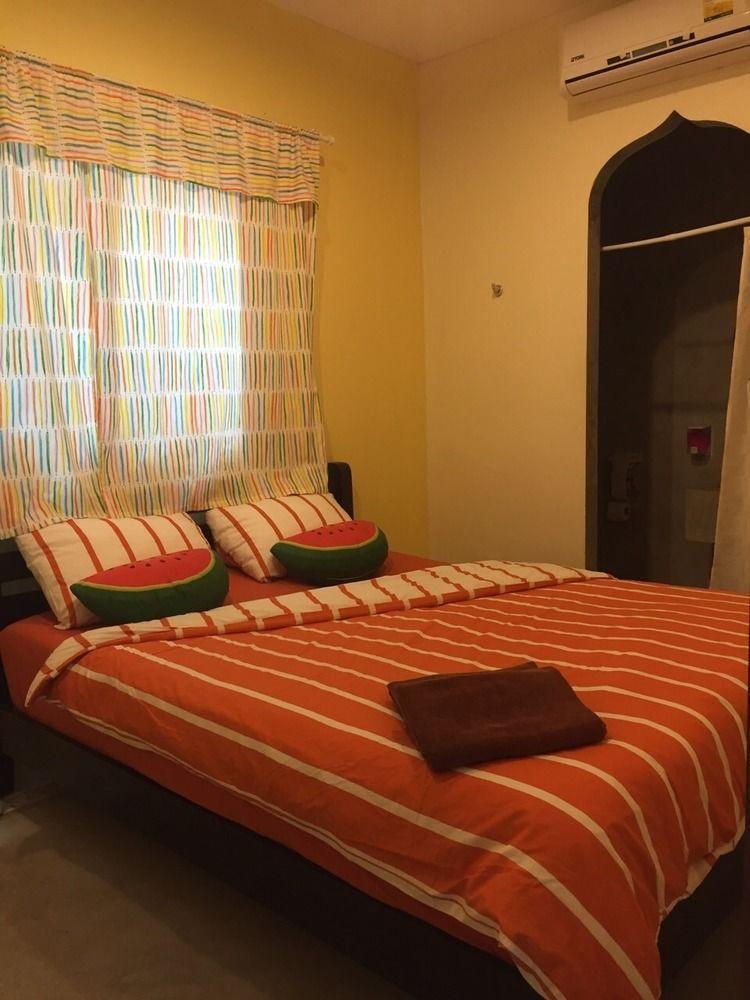 Tid Tarad Hostel HHQ Buitenkant foto